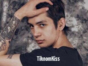 TiknomKiss